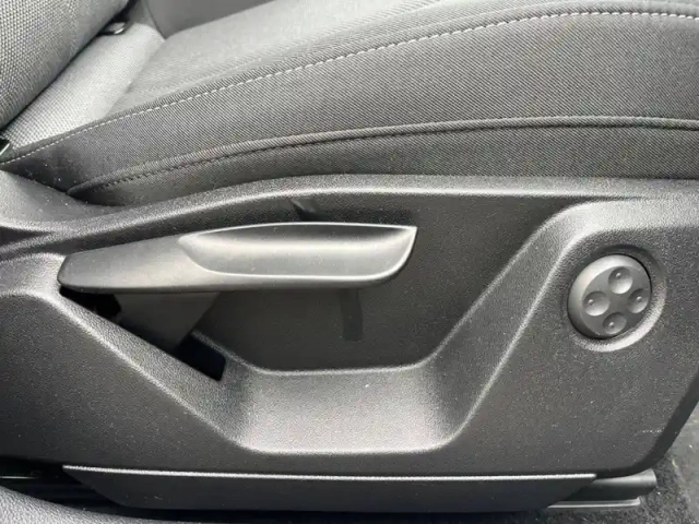 Audi Q2 35 tfsi 150 s tronic 7 — photo 32