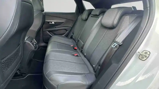 Peugeot 3008 hybrid 225 e-eat8 — photo 21