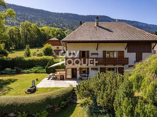 Maison 7 pièces 228 m²