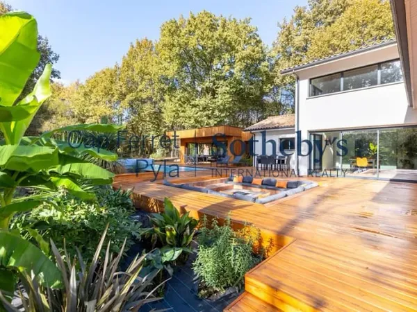 Maison 6 pièces 238 m²