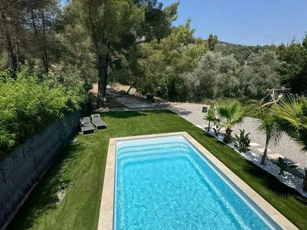 Maison 105m2 + 60m2 sous sol + garage et piscine