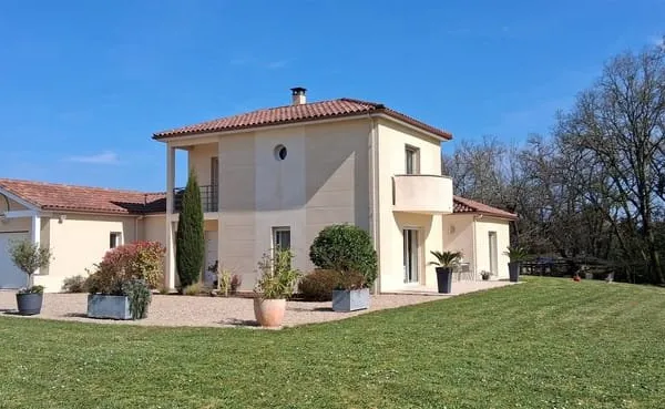 Maison d'architecte à Sarlat, en Périgord Noir