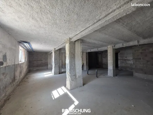 Local commercial 1 pièce 270 m²