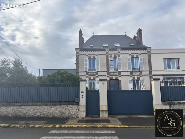 Maison 9 pièces 244 m²