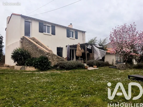 Maison 9 pièces 205 m²