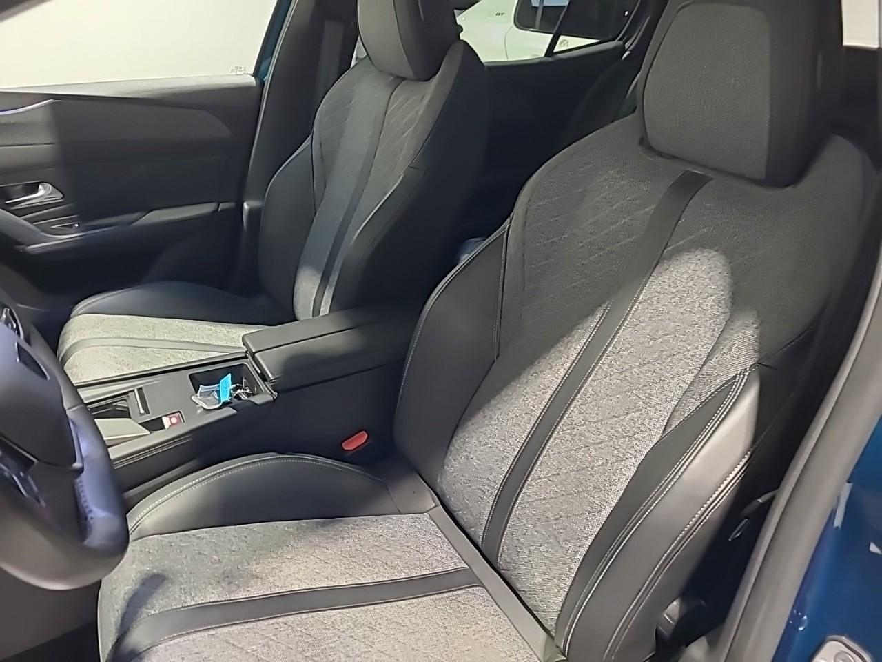 Peugeot 408 phev 225 e-eat8 allure pack — photo 10