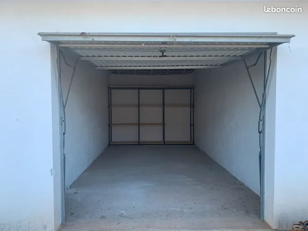 Garage Box Sécurisé - Avec électricité