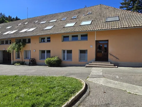 Maison 33 pièces 1516 m²