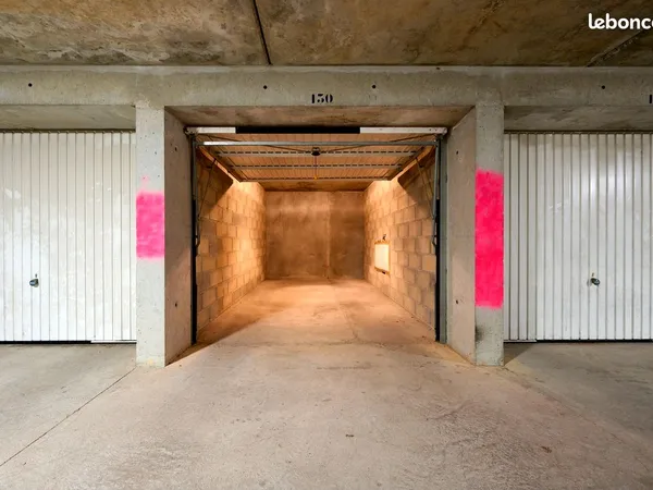 Box fermé et sécurisé - avenue de Langres