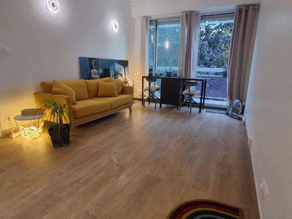 Appartement 4 pièce(s) 67.43 m2 Meublé Paris 14e Métro Plaisance