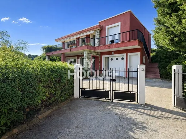 Bien immobilier de rendement Vente Cavalaire-sur-Mer 8p 180m² 879000€