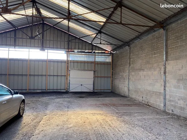 Loue batiment / hangar - stockage 300m²