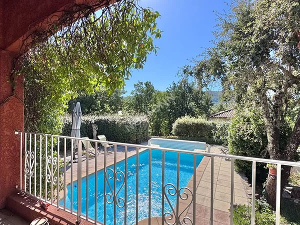 Villa provençale de 145 m² à Forcalqueiret (83136)