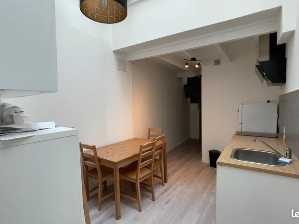 Triplex rénové plein centre de Lunel, 8,3 % brut