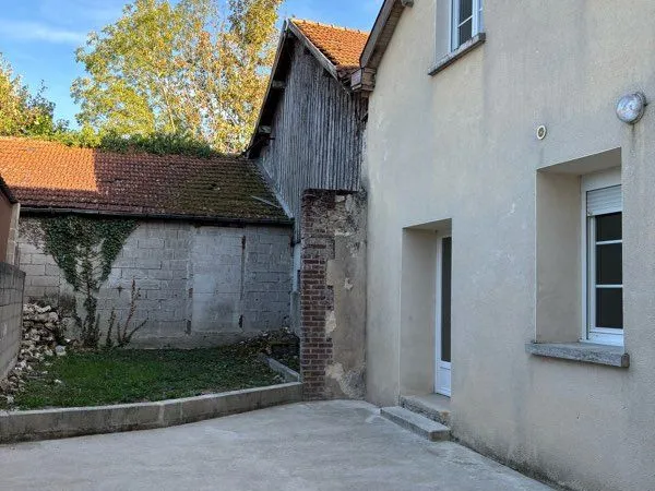 Location T3 avec petite cour