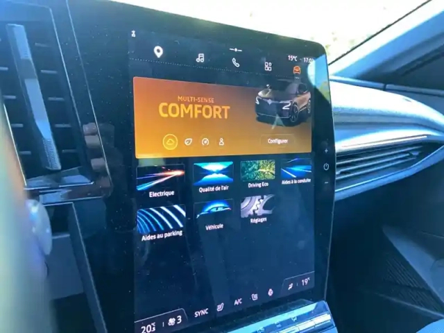 Renault Megane e-tech ev60 220 ch optimum charge — photo 22