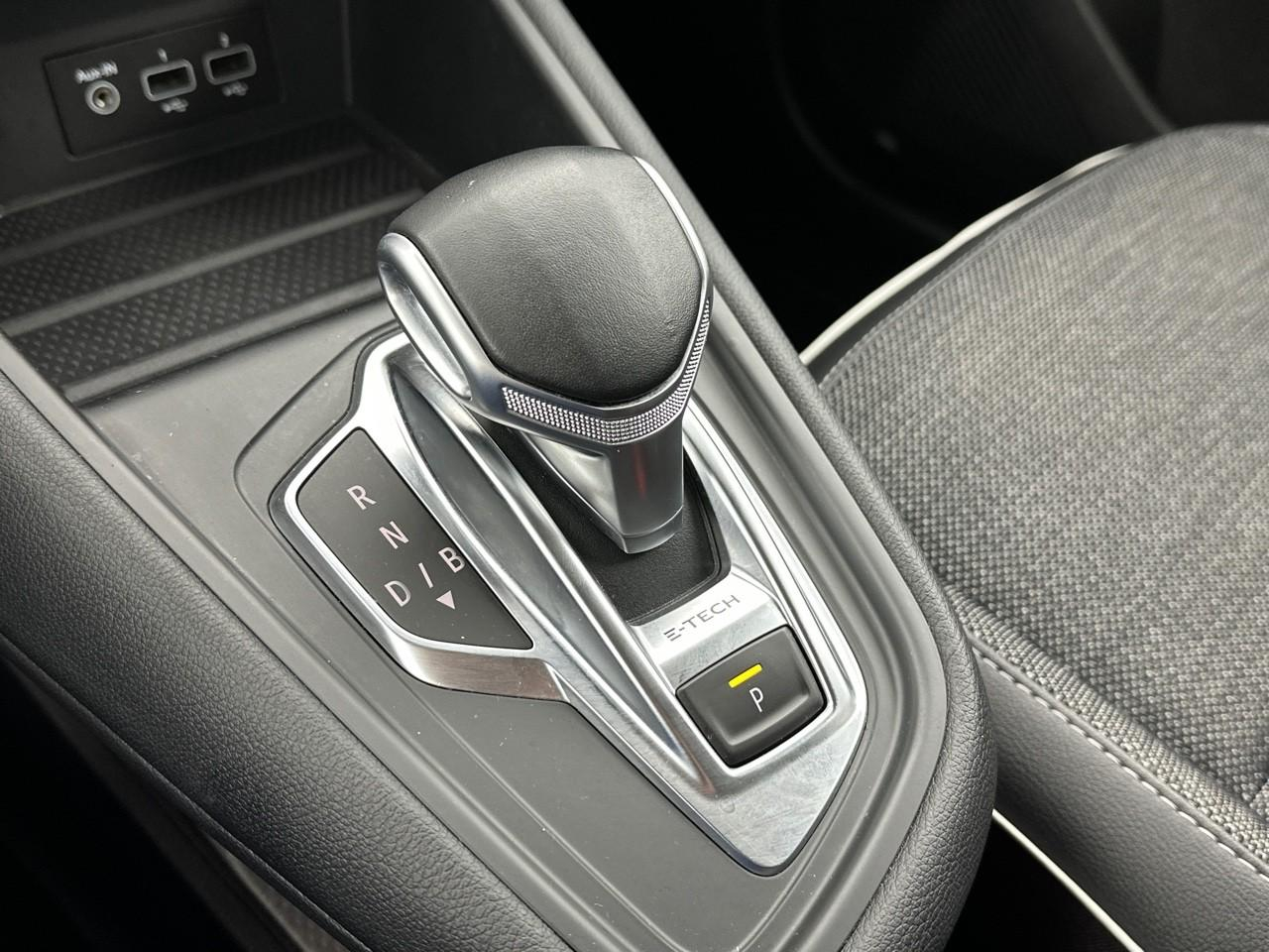 Renault Captur e-tech plug-in 160 intens — photo 33