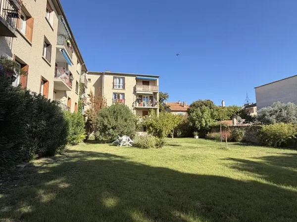 MANOSQUE - APPARTEMENT T5 AVEC BALCON LOGGIA ET GARAGE !