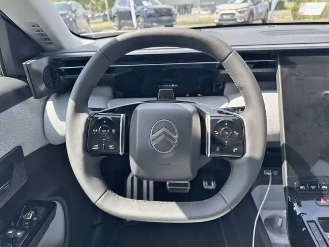 Citroën C5 Aircross hybride rechargeable 195 ch e-eat7 — photo 9