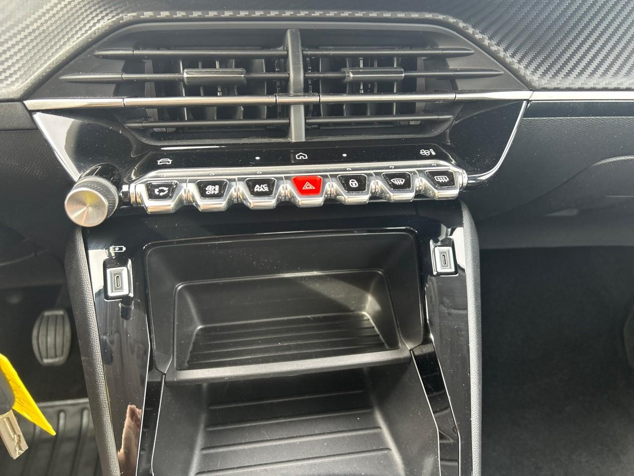 Peugeot 208 1.2 puretech 100ch s&s active — photo 15
