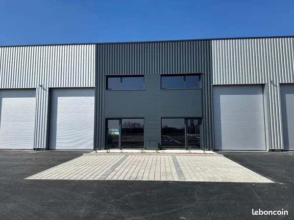 Local 196 m² Grandchamp-des-Fontaines