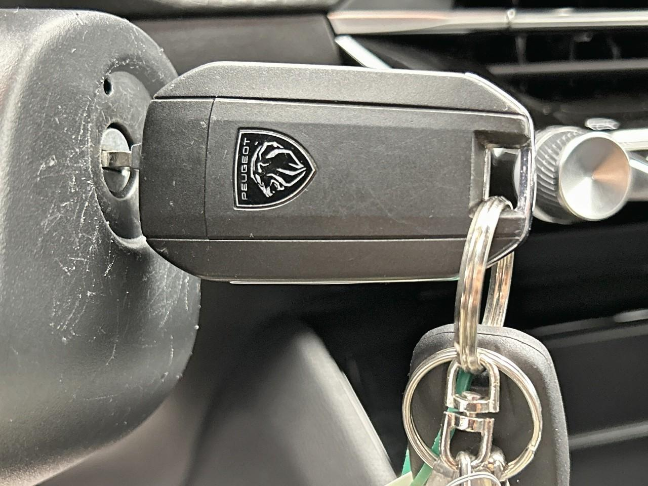 Peugeot 2008 hybrid 136 e-dcs6 active — photo 20