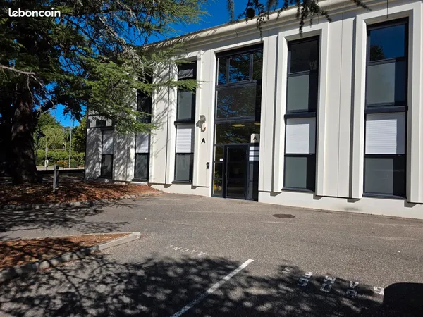 à louer - bureaux rénovés de 103 m² - francheville