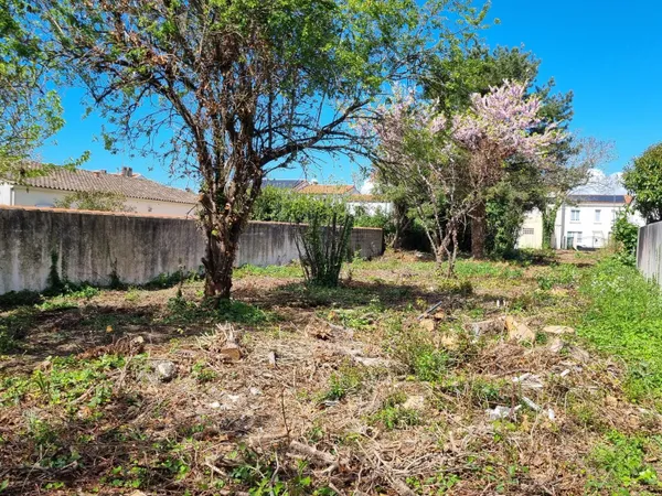 RARE - AYTRE SECTEUR LA COURBE - TERRAIN 922M2 - LIBRE DE CONSTRUCTEUR