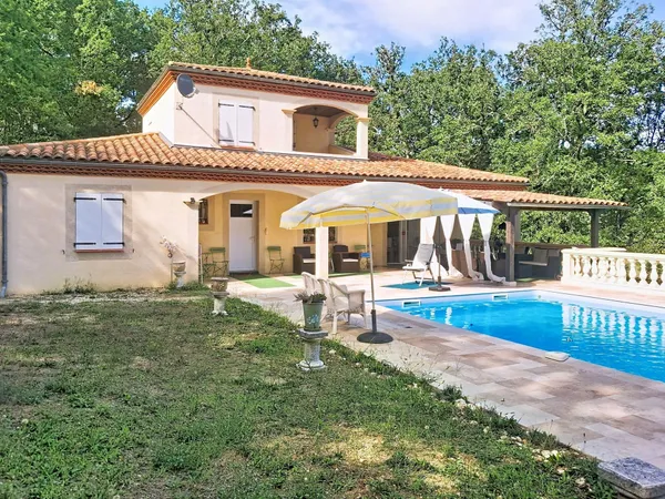 Superbe plain-pied de 100 m² avec piscine et garage