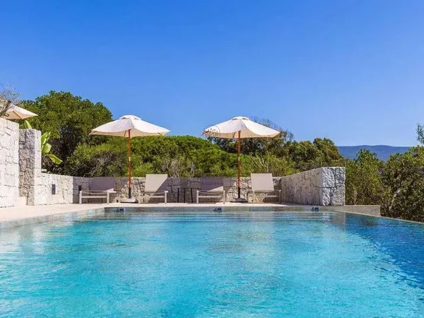Villa 7 pièces 230 m²