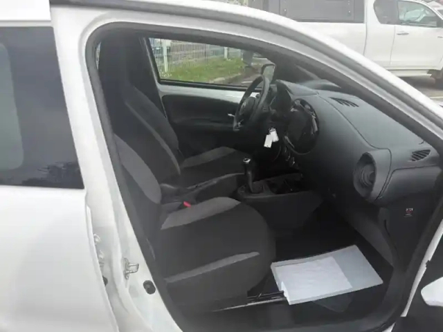 Toyota Aygo 1.0 vvt-i 72 dynamic — photo 19