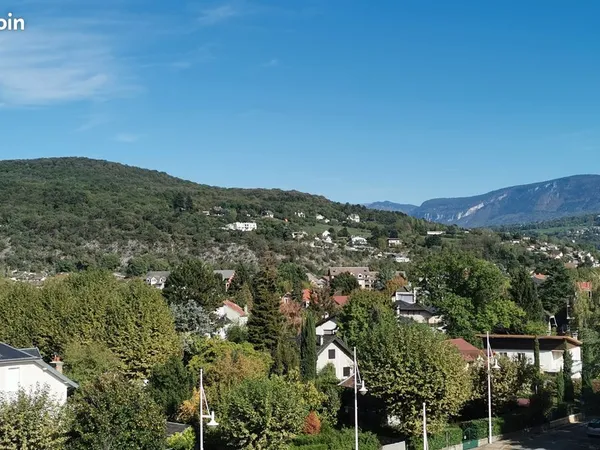 Studio T1 bis à vendre quartier du Grand Port, belle vue montagnes sans vis à vis, coin nuit séparé