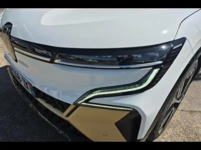 Renault Megane e-tech electric ev60 220ch iconic super charge -b — photo 14