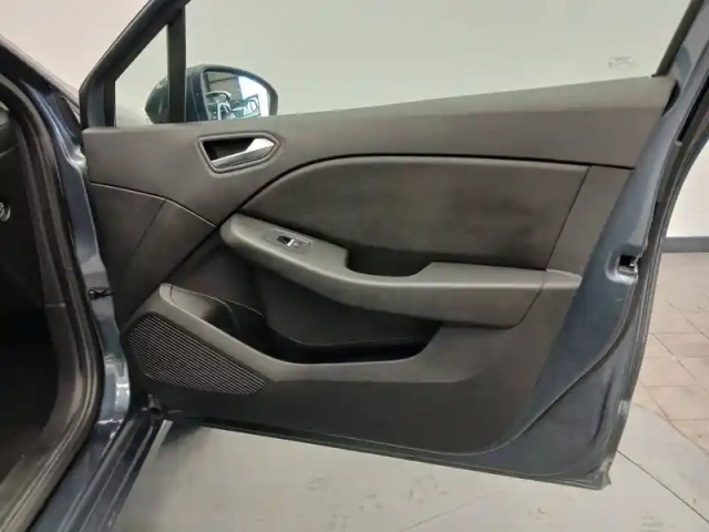 Renault Clio blue dci 85 — photo 22
