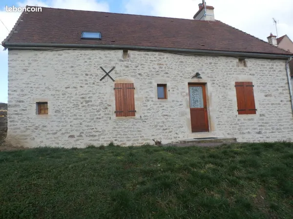 MAISON de 110 m2 à louer à Corrombles