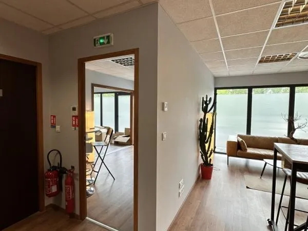 Bureau et espace de travail Location Montrabé  167m² 2422€