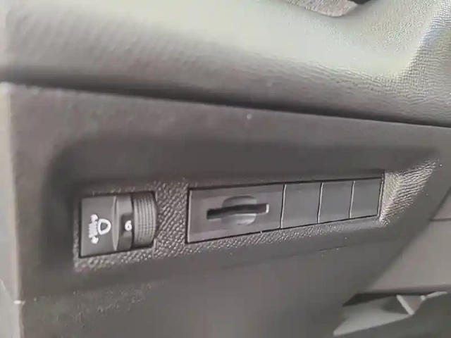 Peugeot 308 sw hybrid 145 e-dcs6 — photo 21