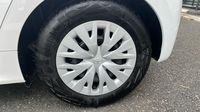 Toyota Yaris 116h Dynamic 5p MY22 — photo 20
