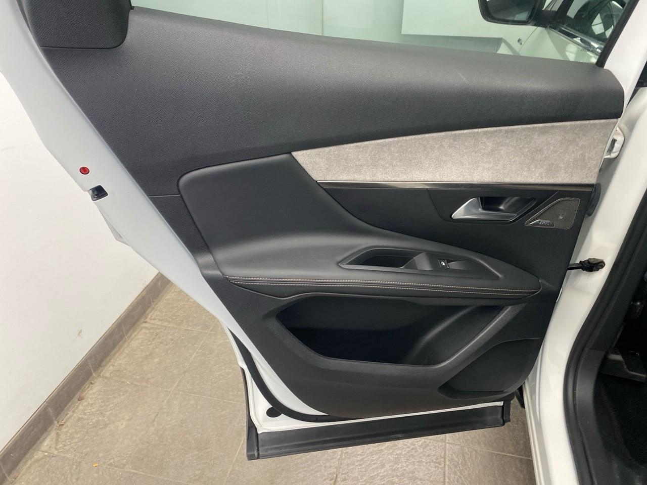 Peugeot 3008 hybrid 225 e-eat8 gt pack — photo 22
