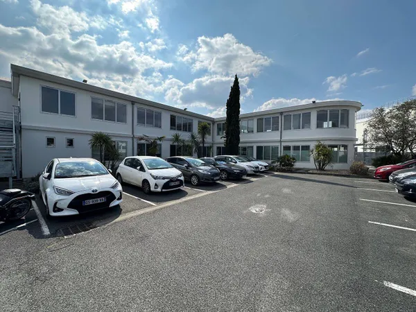 Local professionnel 440 m²