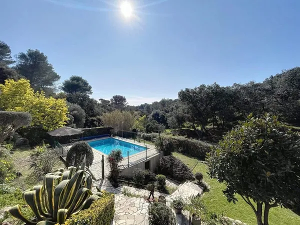 Magnifique villa avec F2 indépendant piscine garage