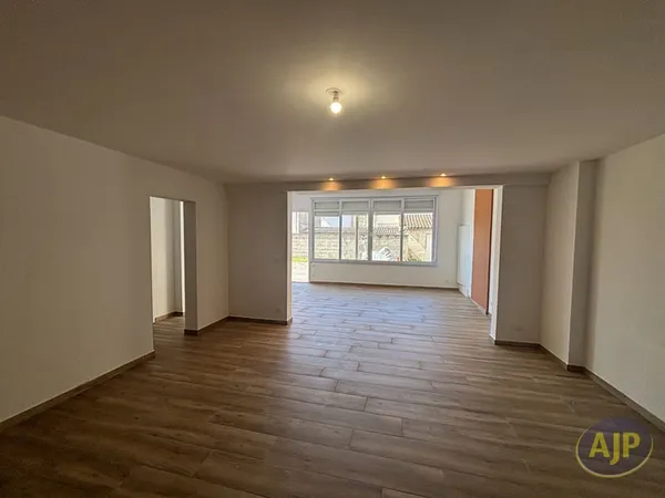 APPARTEMENT T3 AVEC COUR