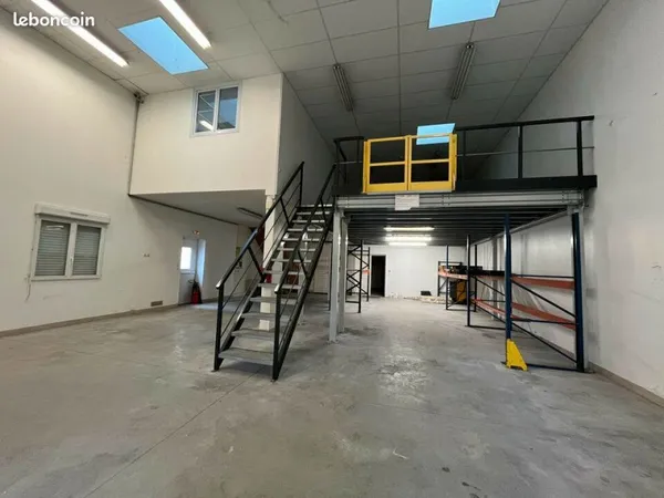 LOCAL D'ACTIVITE 211 m² FONTENAY-TRÉSIGNY