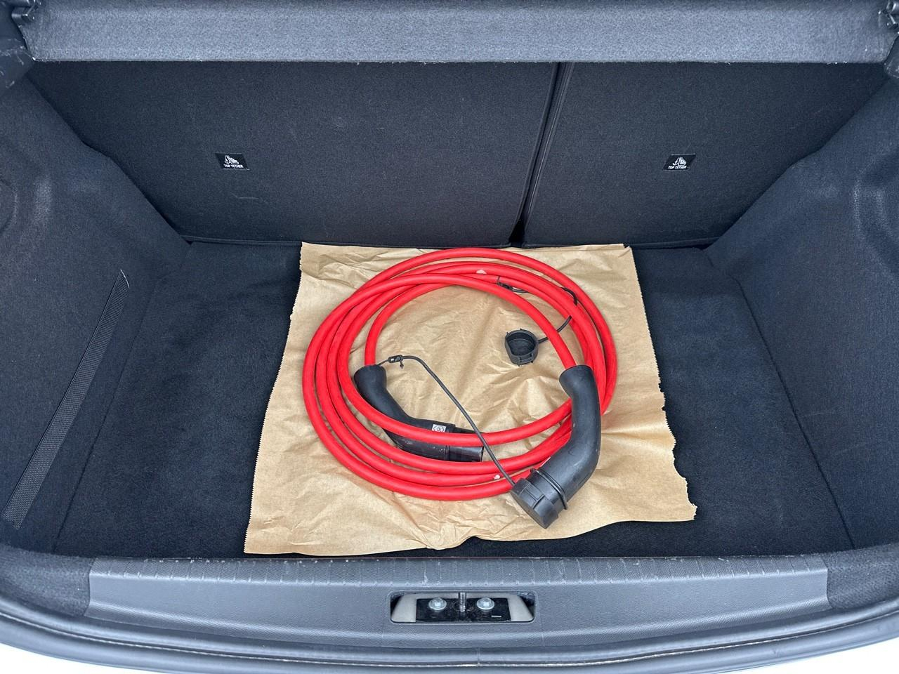 Peugeot 208 electrique 50 kwh 136ch like — photo 6