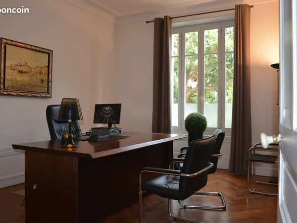 LOCAL PROFESSIONNEL / CABINET MÉDICAL 80 m² - LYON 6e - 450 000