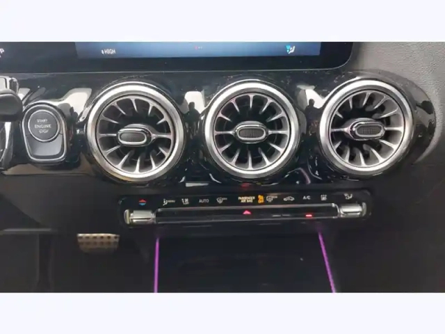Mercedes Gla 250 e hybrid eq — photo 20
