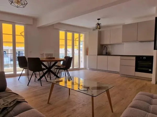 Location appartement 3 pièces totalement rénove NICE/CESSOLE