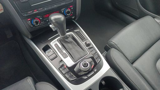 Audi A5 Coupe 3.2 FSI V6 265 Quattro Tiptronic 6 - Ambition Luxe – 2009 – 177699 km – Essence – Boîte Automatique — photo 28