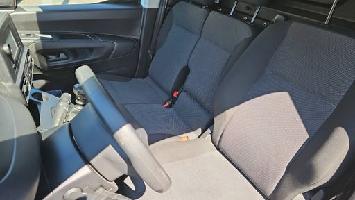 Peugeot Partner 1.2 PureTech 110 - Pack Asphalt – 2023 – 16224 km – Essence – Boîte Manuelle — photo 19