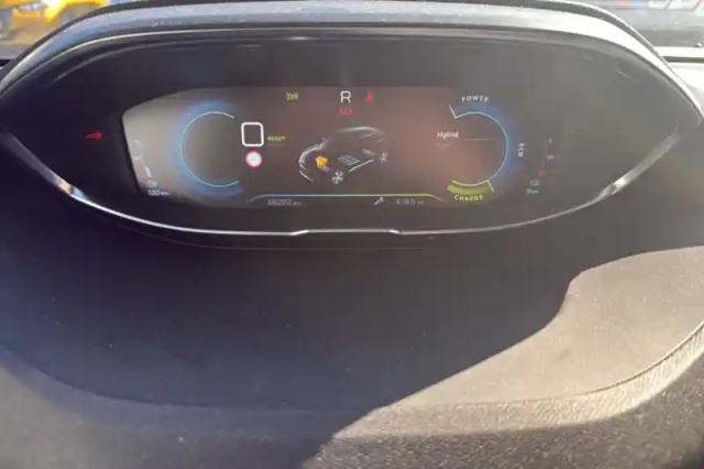 Peugeot 3008 hybrid4 300 e-eat8 — photo 16